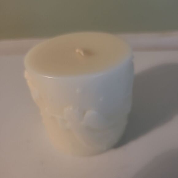 Small Pillar Angel Candle - Picture 4 of 7